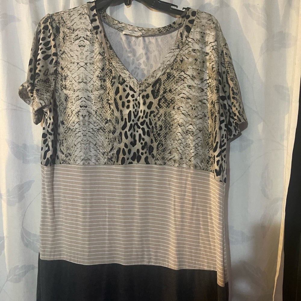 Entro Animal Print V-Neck Short Sleeve Top